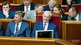 Во время выступления министров депутаты заняты самообразованием: "Тыс эпохЕс и украинкИ". ФОТОрепортаж