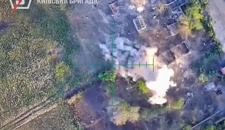 Штурмовики 5 ОШБр нищать окупантів у замаскованих "норах". ВIДЕО