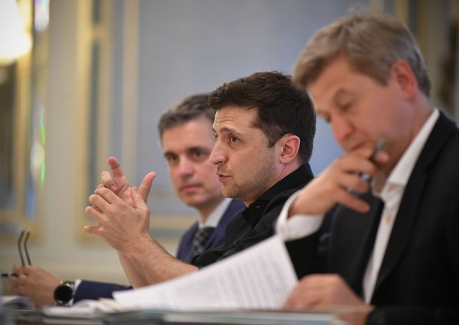 Zelenskyi meets US senator, discuss Donbas, parliamentary elections 03