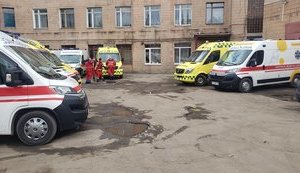 Потисніть руку українським медикам: їх героїзм недооцінений