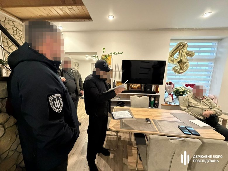 ДБР затримало офіцера, який відправив підлеглих ремонтувати приватний будинок