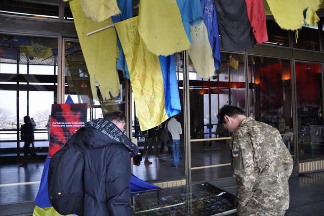 Виставка "Український Схід", присвячена АТО, відкрилася в Нацмузеї історії України у Другій світовій війні 01 Виставка "Український Схід", присвячена АТО, відкрилася в Нацмузеї історії України у Другій світовій війні 01