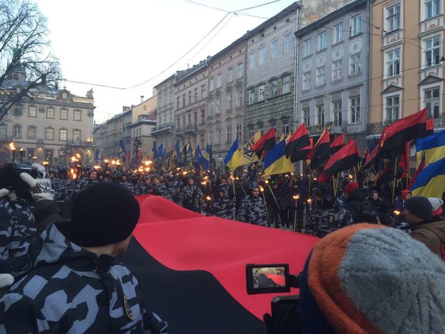 Націоналісти провели у Львові смолоскипну ходу в річницю загибелі Шухевича 02