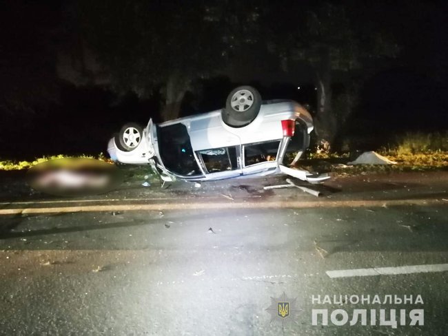 В салоне автомобиля было 16 человек, семеро из которых - дети: в полиции рассказали подробности смертельного ДТП под Киевом 01