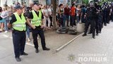 Акція протесту триває в Покровську під будівлею окружкому: протестувальники встановили намети і принесли шини, комісія не працює, - поліція. ФОТОрепортаж