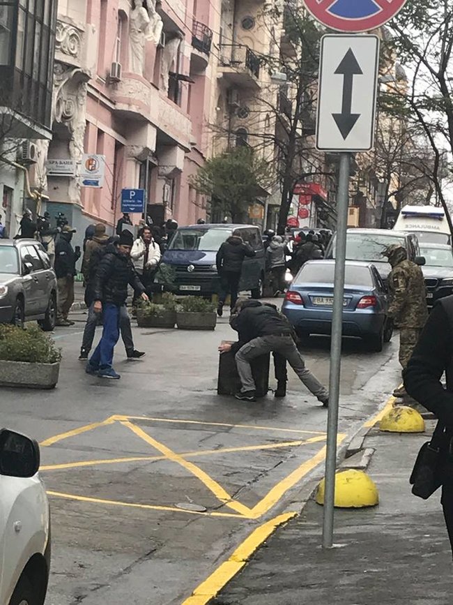 У Саакашвили в квартире проходит обыск, - Сакварелидзе 02