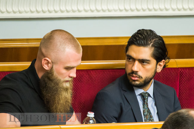 Ківа і сторіз оголених дівчат, Яценко в гостях у слуг народу і Куницький, який шепоче на вухо Забуранній, - робота ВР 15 вересня 04