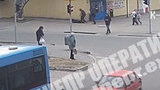 У Дніпрі 17-річний хлопець впав на асфальт і помер, лікарі врятувати його не змогли. ВIДЕО