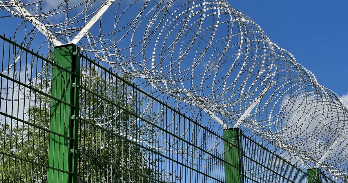Фінляндія завершила будівництво паркану на кордоні з РФ