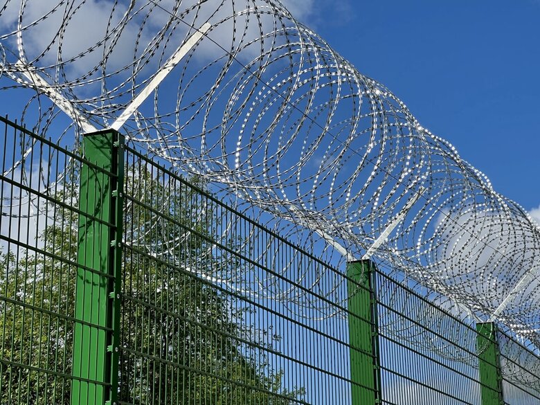 У Фінляндії показали тестову версію паркану на кордоні з Росією 02
