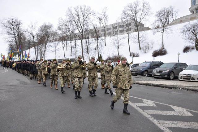 Kruty Heroes commemorated with march and requiem in Kyiv 04