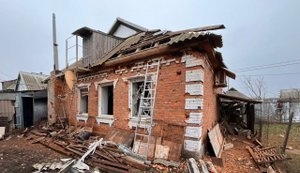 Росіяни завдали десятки ударів по Нікопольщині й Синельниківщині: пошкоджено будинки, адмінбудівлю, газогін та ЛЕП. ФОТОрепортаж