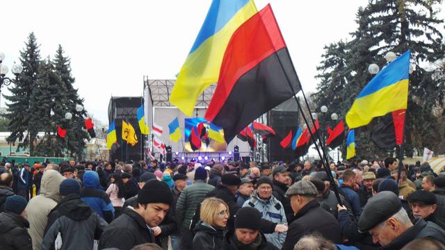 Под Радой проходит митинг 04