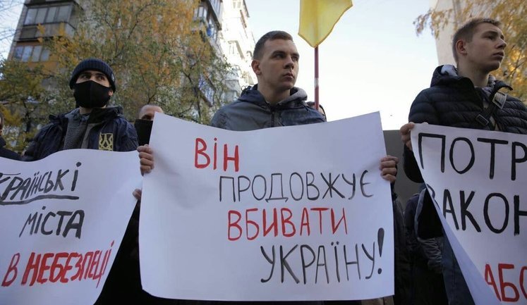 Під Офісом генпрокурора вимагали відставки мера-сепаратиста Струка