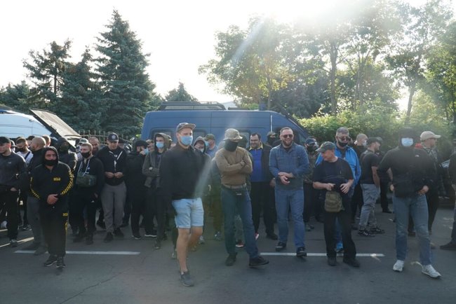 Під час зїзду ОПЗЖ під Одесою відбулися сутички: поліція вивезла півсотні озброєних людей 02