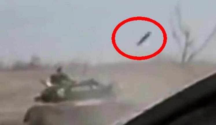 Ракета американського ПТРК FGM-148 "Javelin" за мить до влучання у російський танк. ВIДЕО