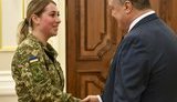 Более 7 тыс. женщин имеют статус участника боевых действий, - Порошенко. ФОТО