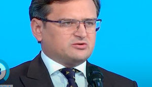 Угроза военной операции России против Украины остается, - Кулеба