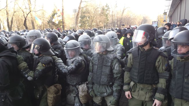Митингующие против рынка земли установили под Радой палатки 22