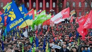 "Вставай, Украина!": многотысячный митинг оппозиции в Киеве. ФОТОрепортаж