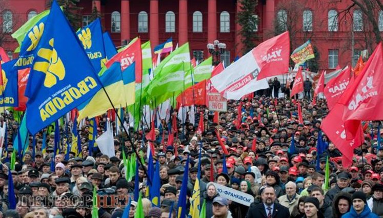 "Вставай, Украина!": многотысячный митинг оппозиции в Киеве. ФОТОрепортаж