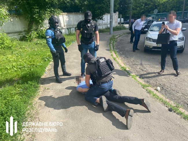 Чиновник Укртрансбезопасности, систематически требовавший взятки у перевозчиков, задержан на горячем в Киеве, - ГБР 01