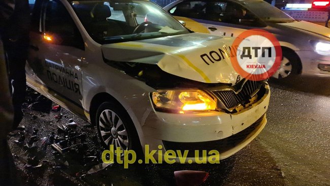 Пьяный водитель в Киеве протаранил полицейское авто, правохранительница попала в больницу, - соцсети 02