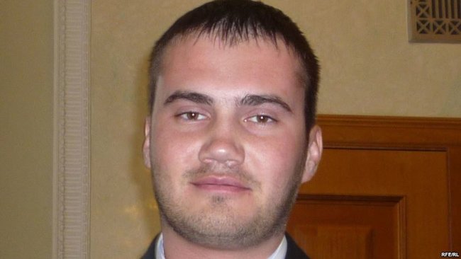 Надгробний памятник Януковичу-молодшому зявився на кладовищі в окупованому Севастополі 03