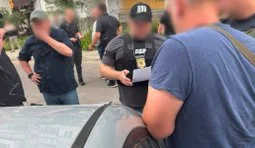 За $7 000 обіцяли "списати" зі служби: на Херсонщині викрили двох військовослужбовців. ФОТОрепортаж