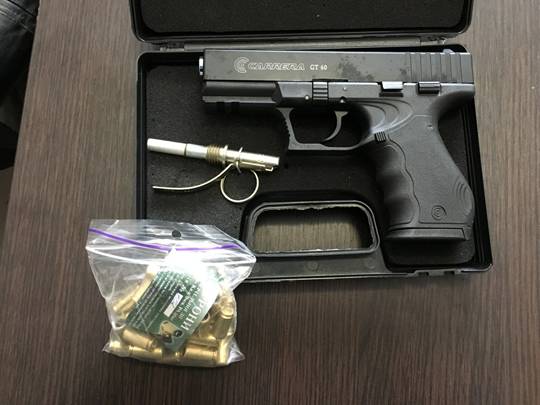 SBU officers apprehended criminal group of arms traders 07