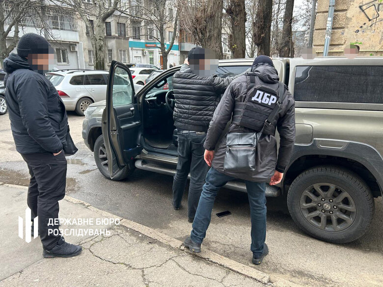 Затримано посадовців за організацію схеми хабарів на видачі посвідчень мисливців