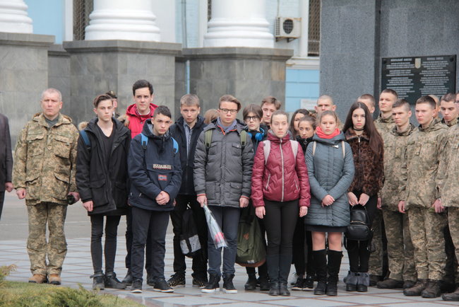 У Міноборони вшанували память загиблих українських захисників 11