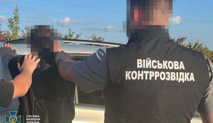 Коригував удари по аеродромах та енергетиці: СБУ затримала у Хмельницькому агента ФСБ. ФОТОрепортаж