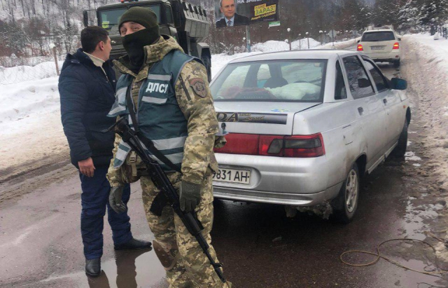 Прикордонники і військова прокуратура проводять спецоперацію проти контрабандистів Закарпаття - проходять масові обшуки 01