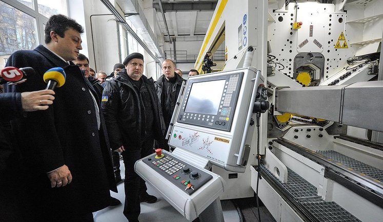 Турчинов: "В України тепер є унікальна технологічна лінія з виробництва ракетних корпусів". ФОТОрепортаж+ВІДЕО