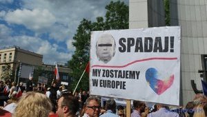 "Качиньский, помни - ты не Янукович, тебе некуда бежать": в Польше провели акции против судебной реформы. ФОТОрепортаж
