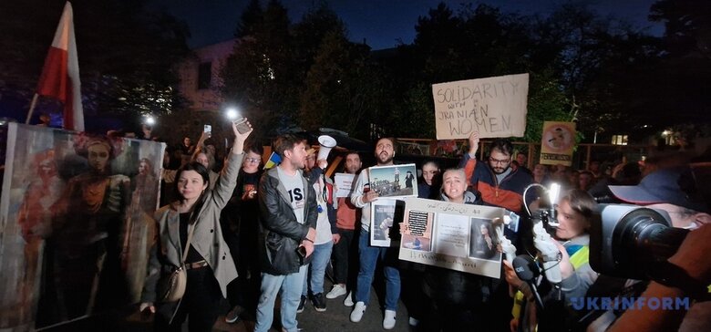 У Варшаві пікетували посольство Ірану 02