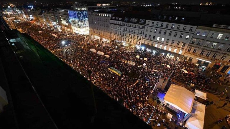 Посол України в Чеській Республіці Євген Перебийніс: Чеський уряд скасував усі формальні бар’єри для працевлаштування прибулих сюди громадян України 02 Посол України в Чеській Республіці Євген Перебийніс: Чеський уряд скасував усі формальні бар’єри для працевлаштування прибулих сюди громадян України 02