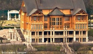 Янукович должен себе руки пообрывать за коррупцию и "Межигорье", - Рыбачук