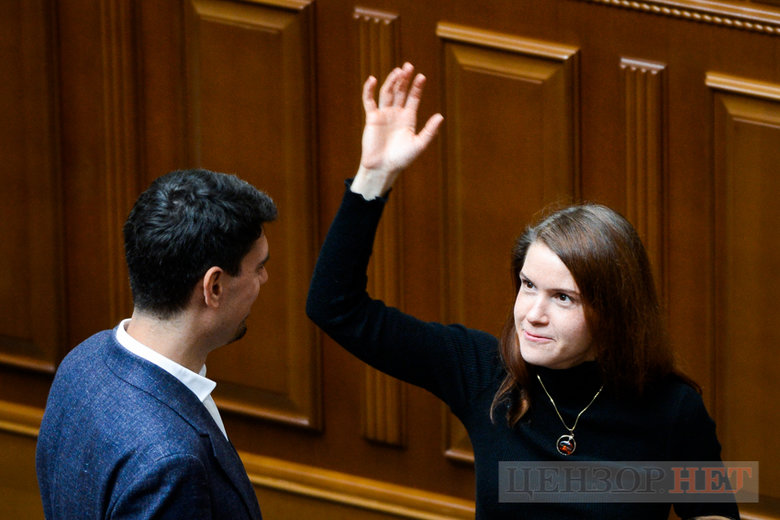 Рассказ Культенко Новинскому, Трухину и Кузьминых, приглашение Бондарь на вечеринку при свечах и сообщение Котик, дай деньги Васильеву, - работа ВР 22 февраля 13
