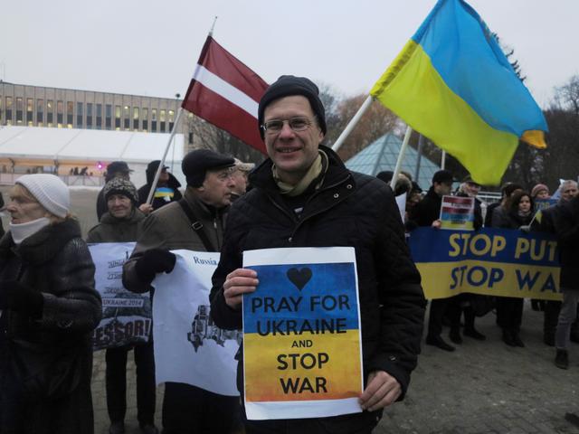 "Avdiivka is Ukrainian Aleppo": Ukrainians protest at Russian embassies in Riga, Rome and Lisbon 15