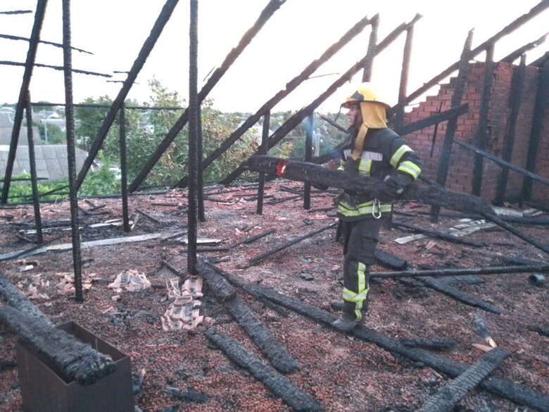 Рашисти обстрілювали Нікополь запалювальними боєприпасами 02