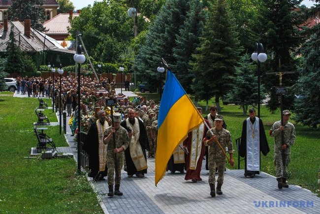 С погибшими на Ривненском полигоне воинами Валерием Тихоновским и Дмитрием Власовым простились в Ужгороде 07