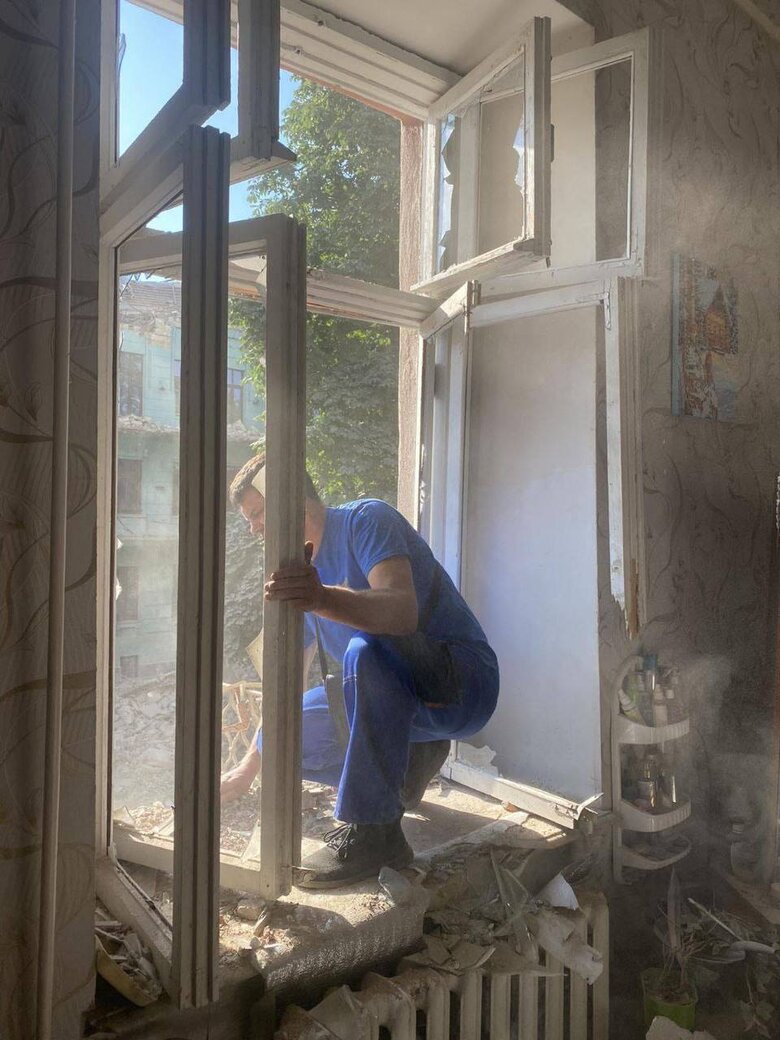 Понад 40 будівель понівечено внаслідок обстрілу Одеси 07