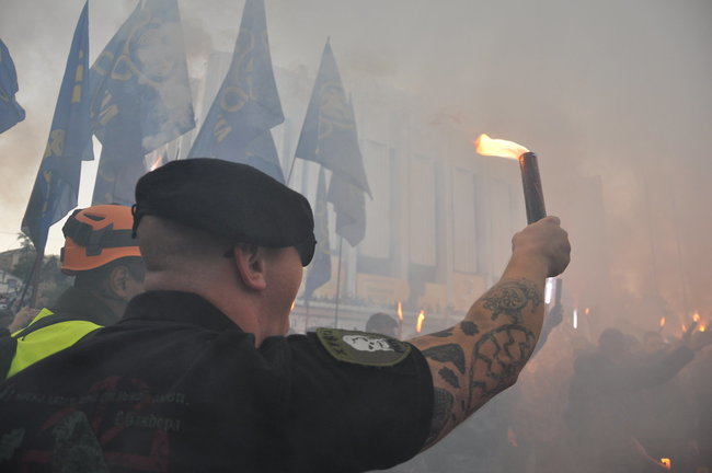 Националисты провели в центре Киева Марш УПА 27