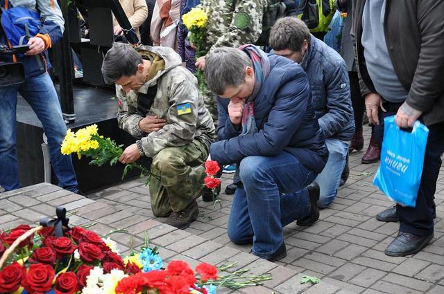 Поминальный молебен по случаю 4-й годовщины Революции Достоинства состоялся в центре Киева 06