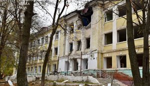 Доба на Донеччині: під ударами Костянтинівка та Сергіївка, у Краматорську обстрілами пошкоджено школу. ФОТОрепортаж