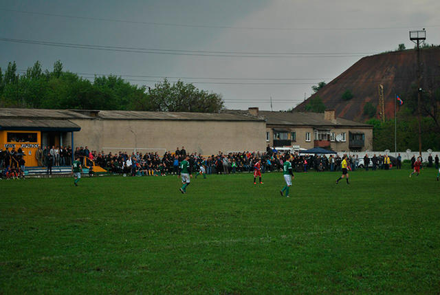 Ватажок бойовиків Захарченко розпорядився провести матч на віджатому в Ахметова стадіоні. Гратимуть бойовики на честь Гіві і Мотороли 03
