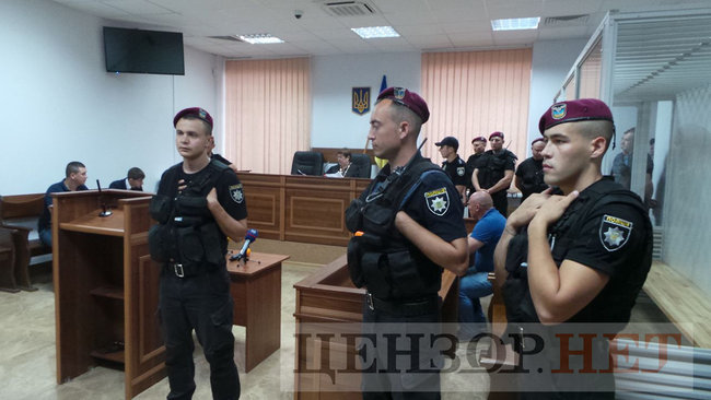 Отключение электричества, самоотвод судьи и митинг: Шевченковский райсуд Киева рассматривает ходатайство об аресте киевского догхантера Святогора 03