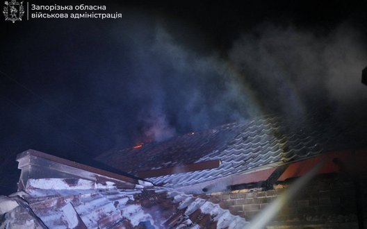 Росіяни атакували Запоріжжя: постраждав чоловік, є пошкодження, виникла пожежа. ФОТОрепортаж